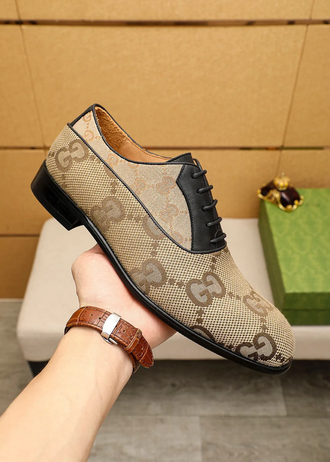Men's shoes 💰460 💐 Product trademark: GUCCI "Gucci" business leather shoes Regular size: 38-44 (45.46.47🉑️customized) Product materials: Selected imported first-layer fabric upper, imported cowhide leather lining. Strong three-dimensional visual effect, combined outsole Color: 2⃣️colors available